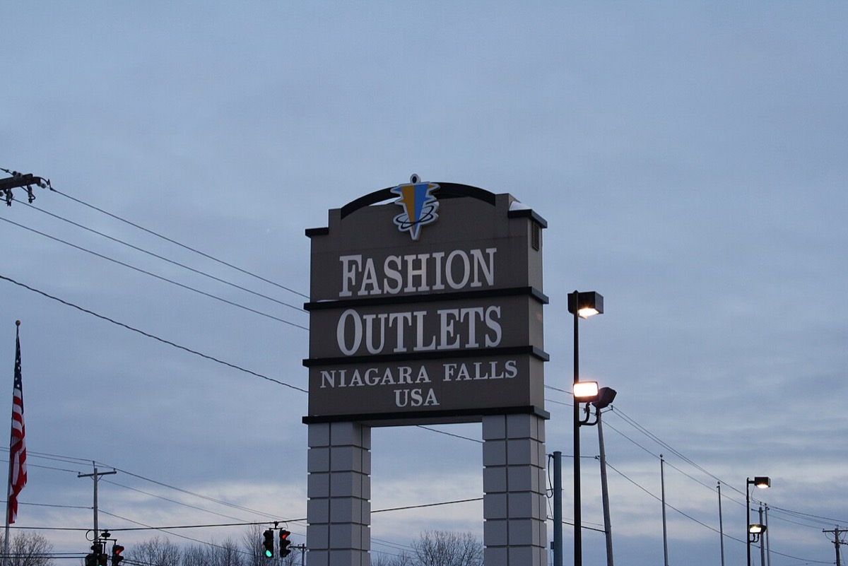 Entrance sign of the outlet mall in Niagara Falls, NY