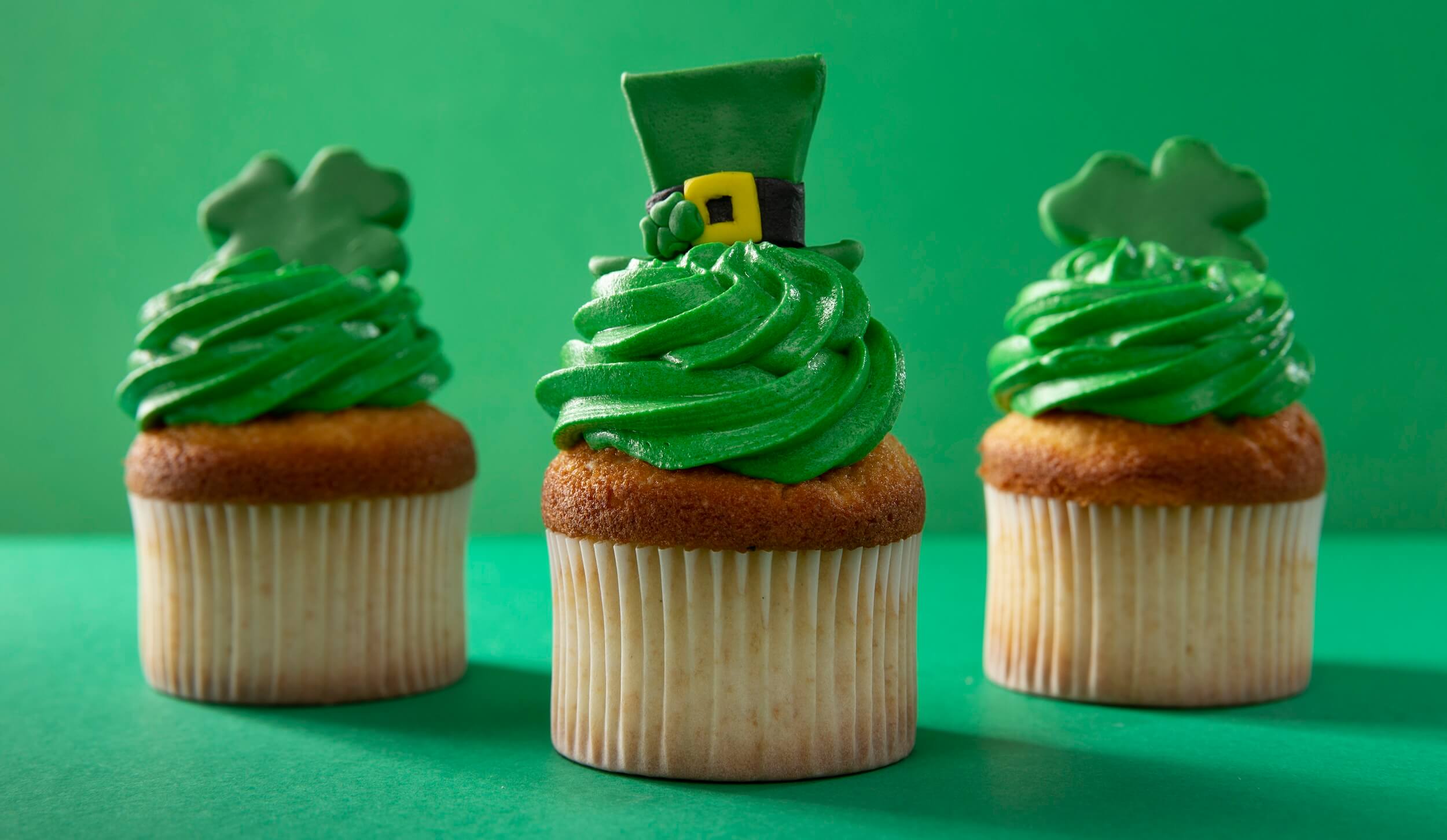 St. Patrick's Day cupcakes arrangement